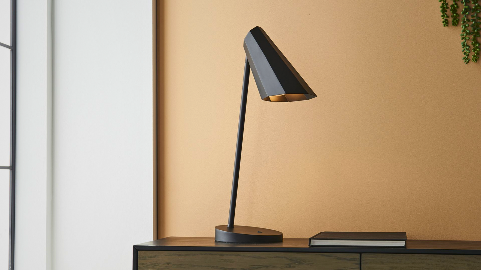 Expert Tips: Choosing the Perfect Table Lamp for Reading - Comet Lighting