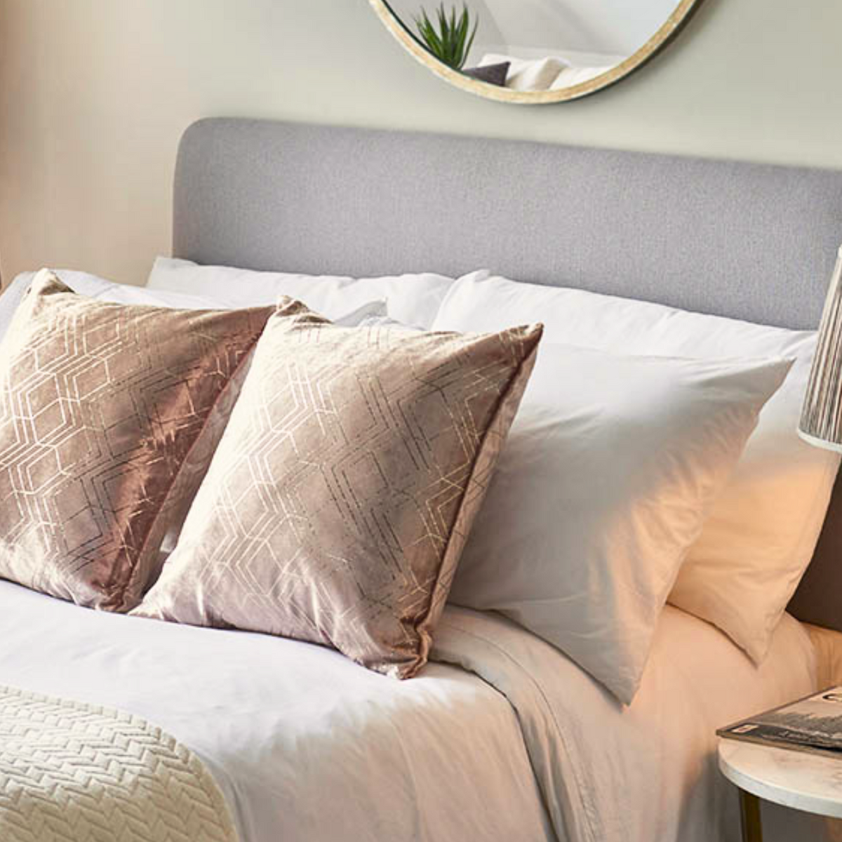 Expert Tips: Choosing the Right Table Lamp for Your Bedroom – Comet ...