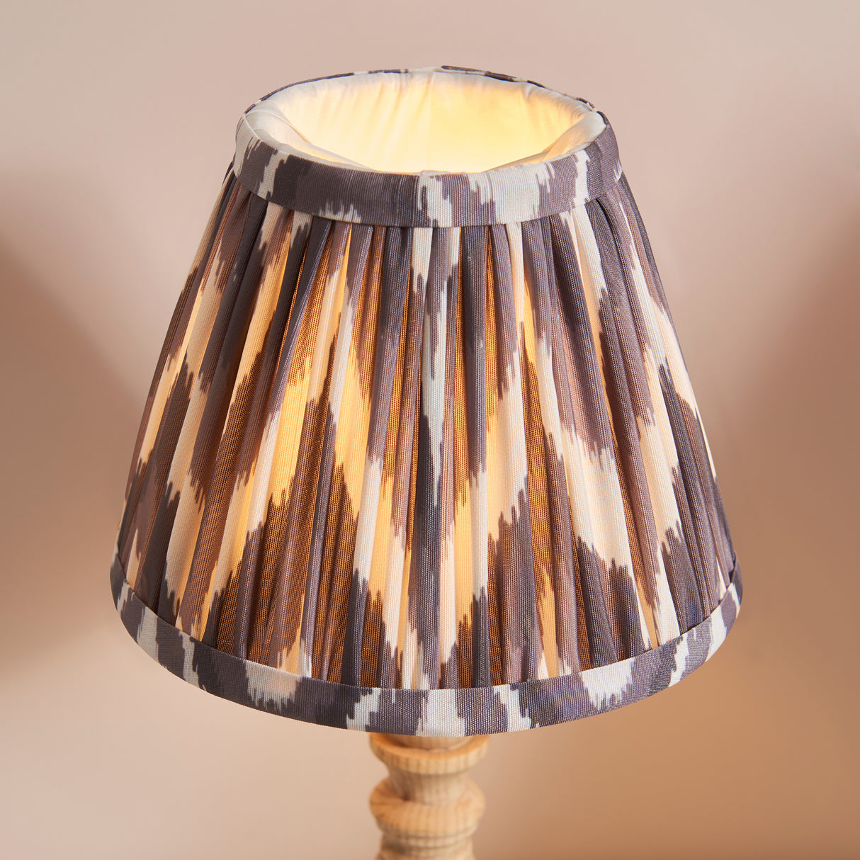 Natural Ash Bibury & Zigzag 20cm Pearl grey shade - Comet Lighting