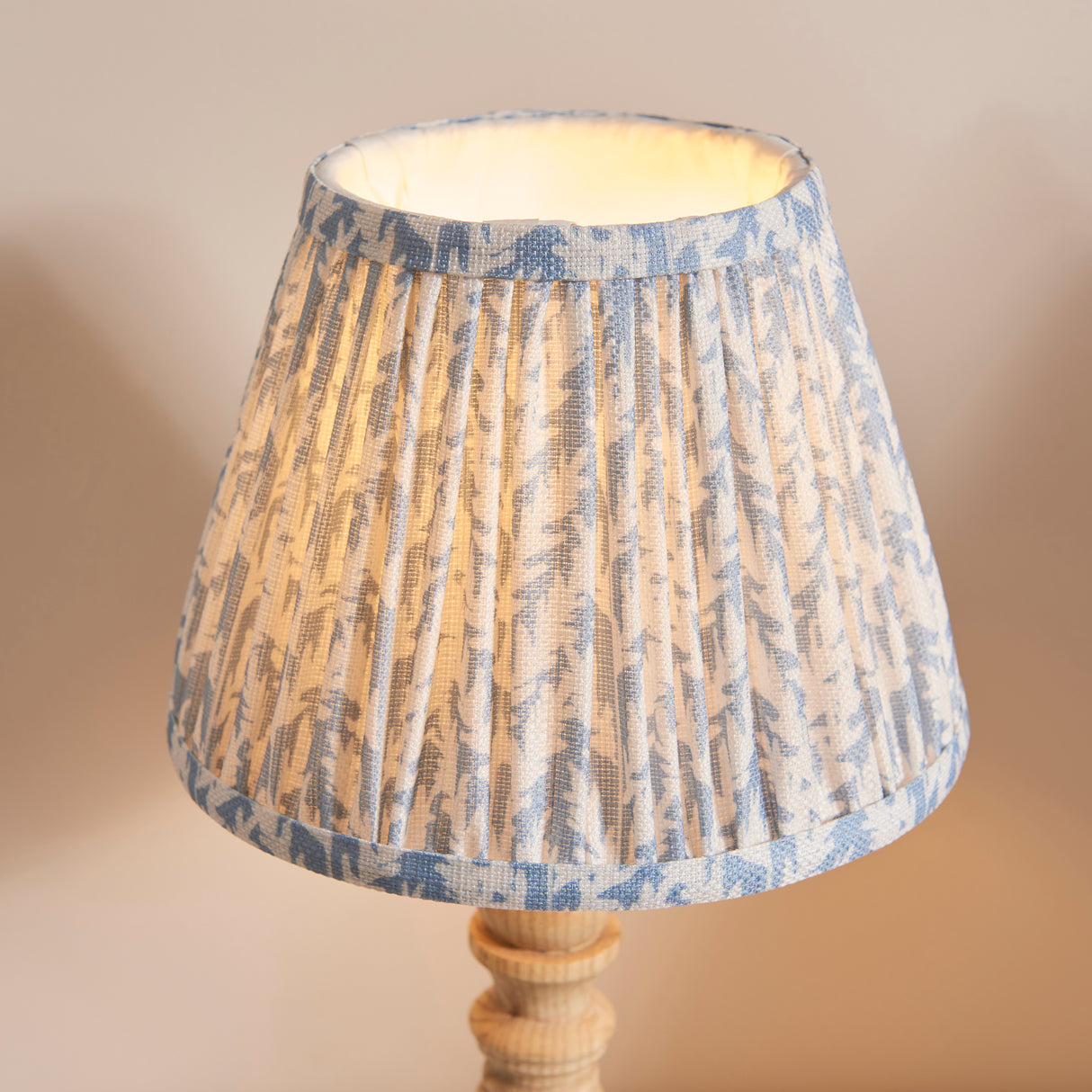 Natural Ash Bibury & Leaf 20cm Shell bay blue shade - Comet Lighting