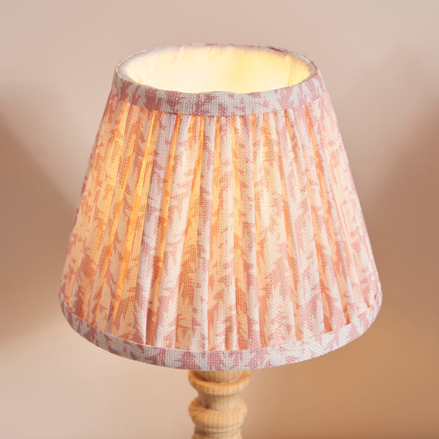 Natural Ash Bibury & Leaf 20cm Peachy keen shade - Comet Lighting