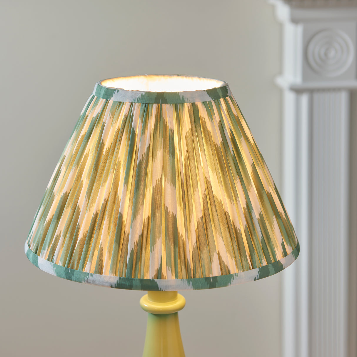 Gloss Green Myrtle & Zigzag 30cm Cotswold green shade - Comet Lighting