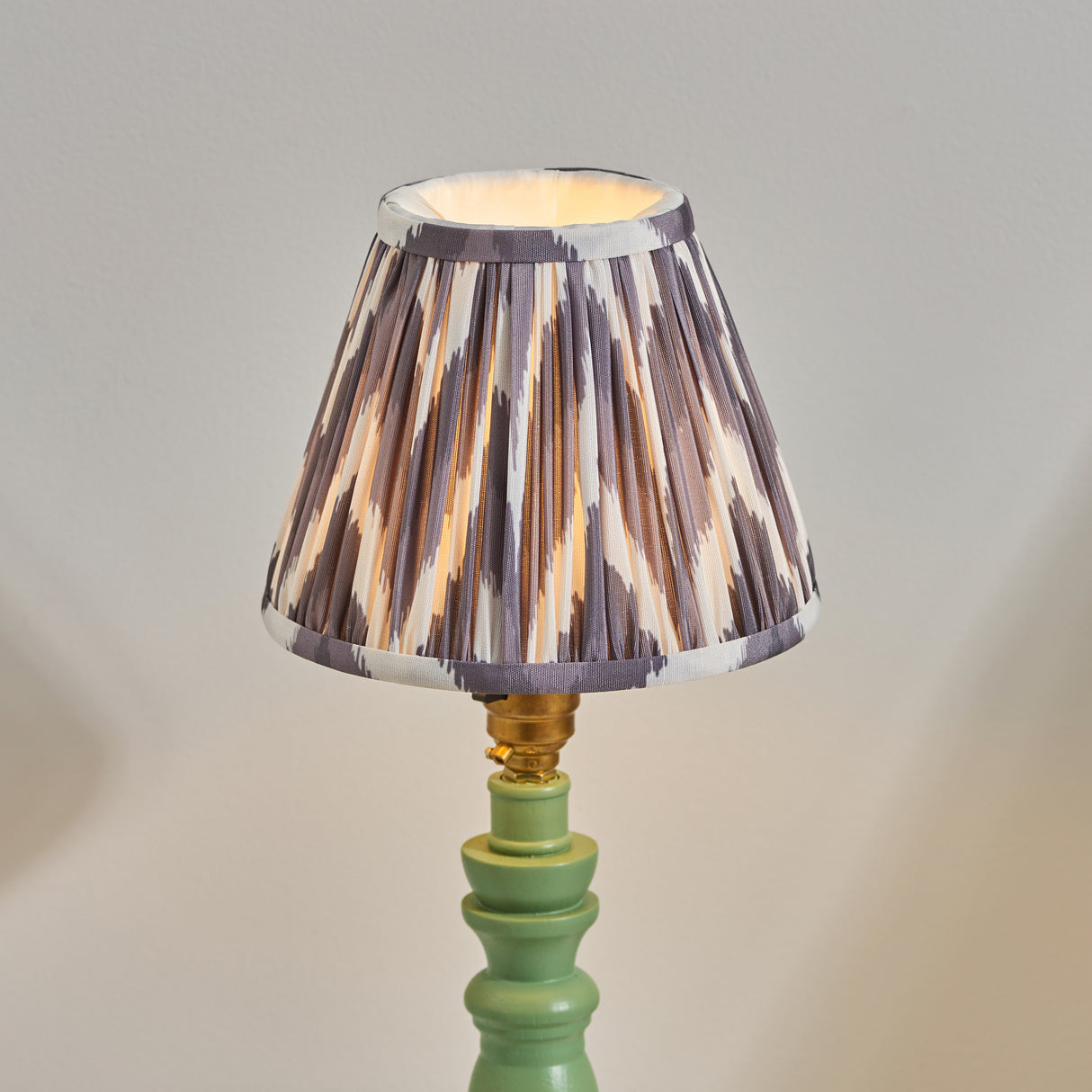 Wooden Green Bibury & Zigzag 16cm Pearl grey shade - Comet Lighting