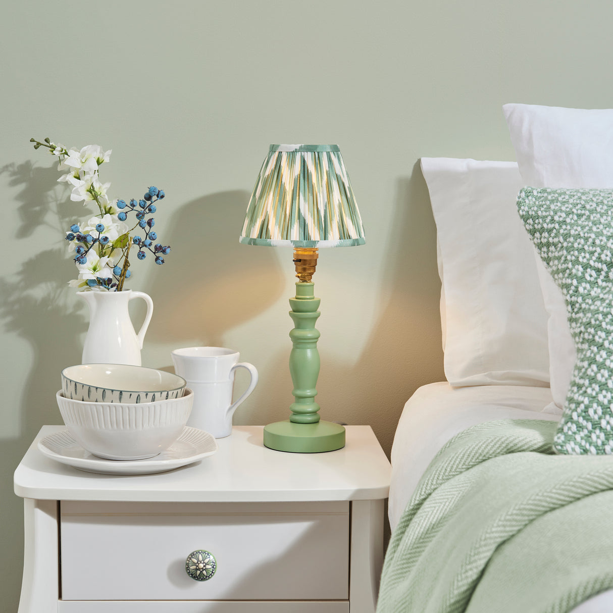 Wooden Green Bibury & Zigzag 16cm Cotswold green shade - Comet Lighting
