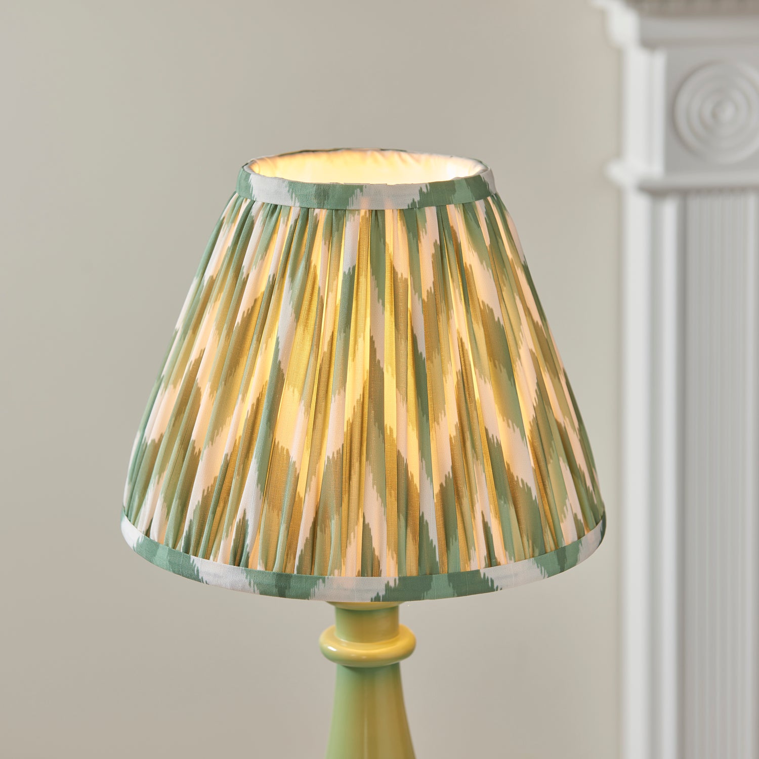 Gloss Green Myrtle & Zigzag 25cm Cotswold green shade - Comet Lighting