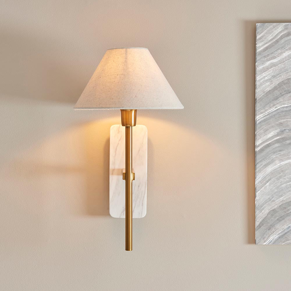 Faro Wall White volakas marble & vintage brass with natural linen