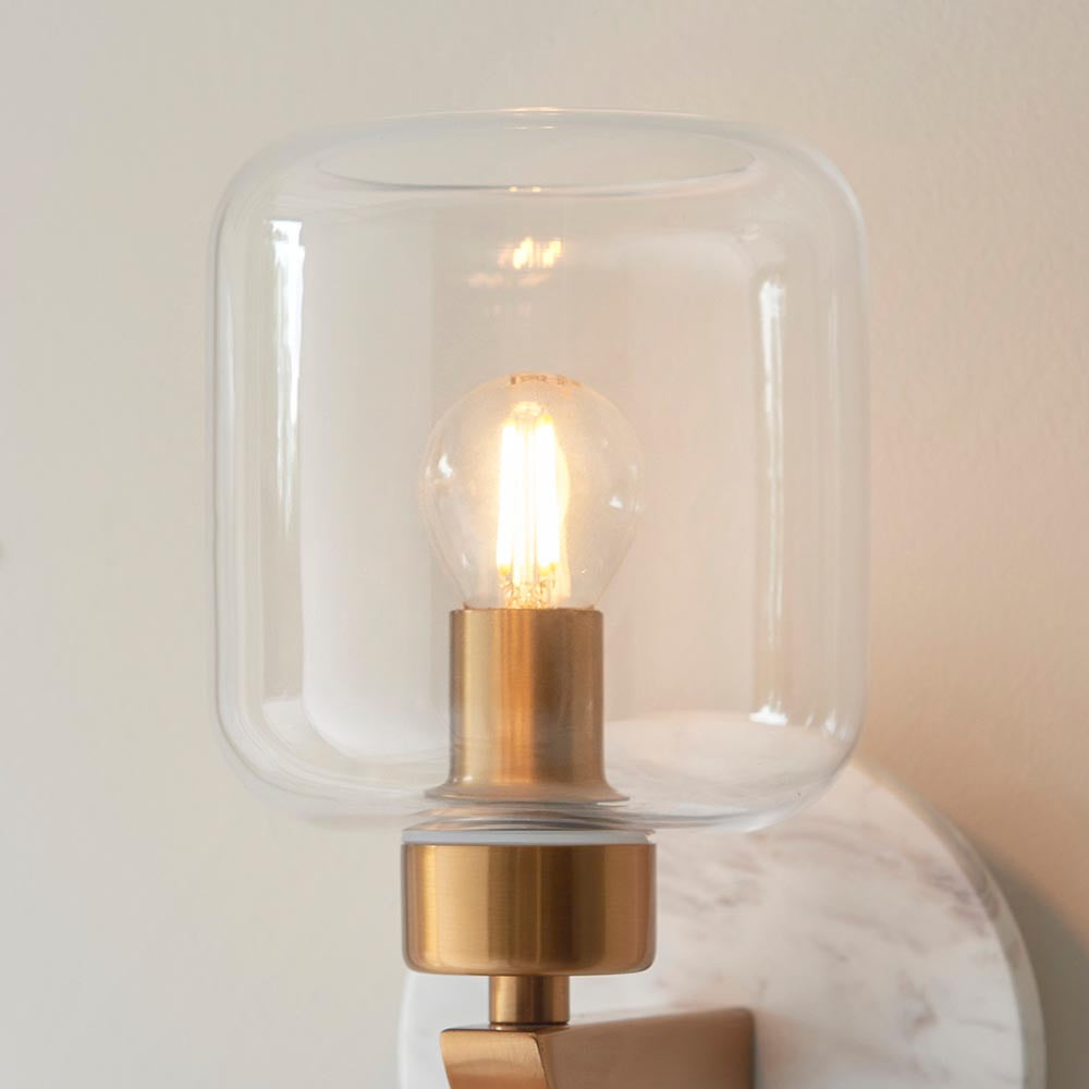 Travi Wall White volakas marble, vintage brass & clear glass