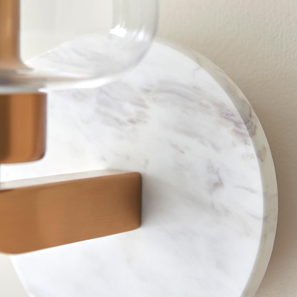 Travi Wall White volakas marble, vintage brass & clear glass