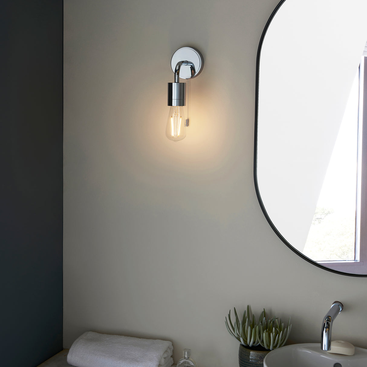 Yuna Wall Light Chrome - Comet Lighting