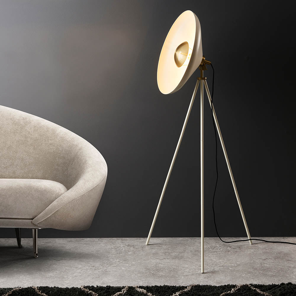 Glo Floor Warm white & brushed brass plate