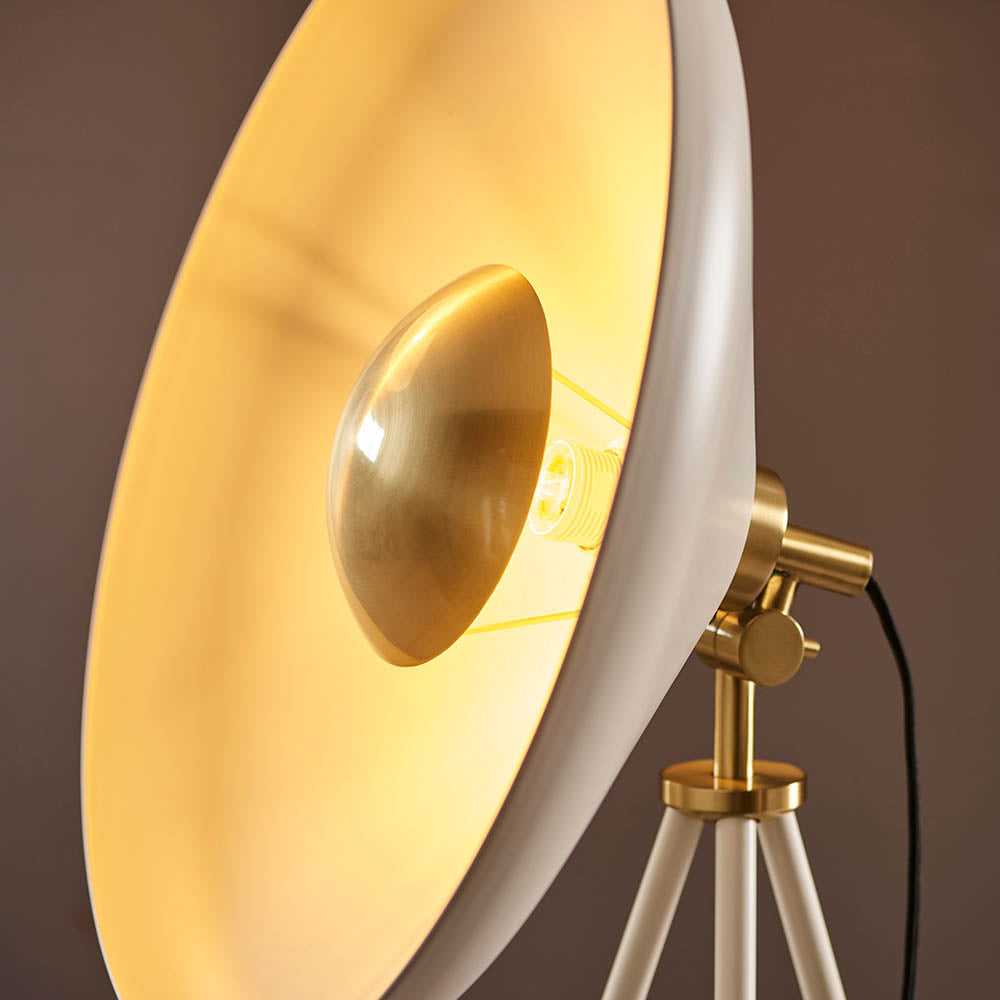 Glo Floor Warm white & brushed brass plate