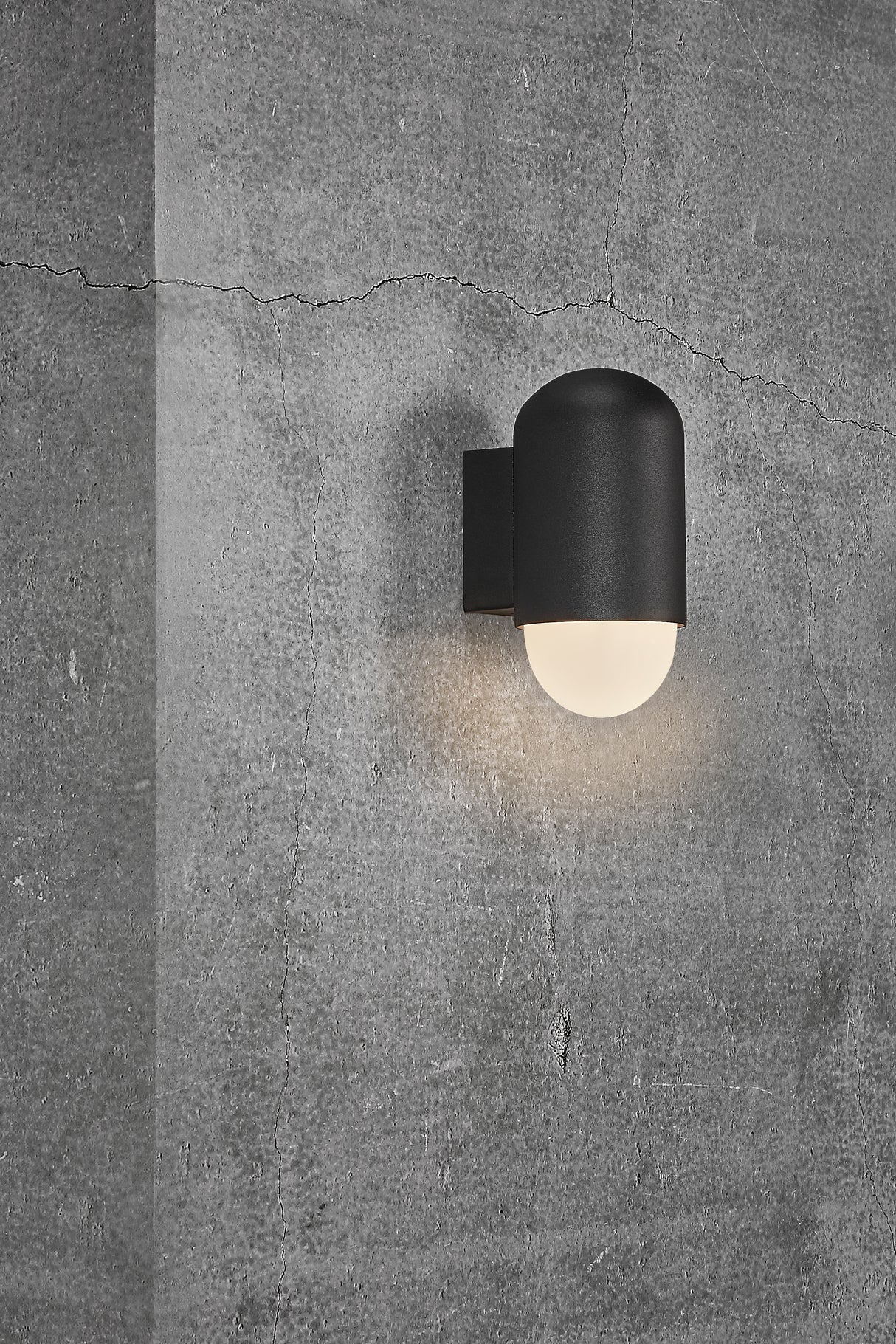 Heka | Wall light | Black - Comet Lighting