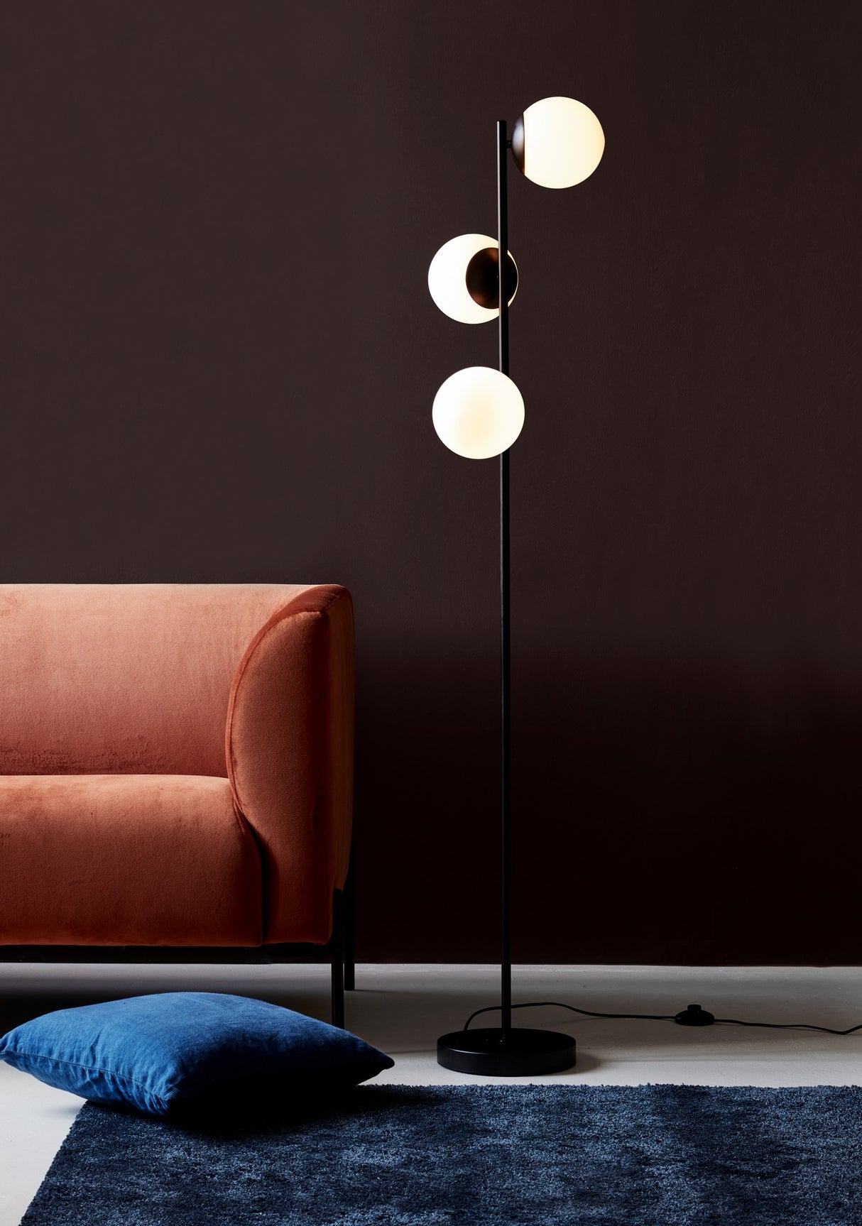 Lilly | Floor lamp | Black - Comet Lighting