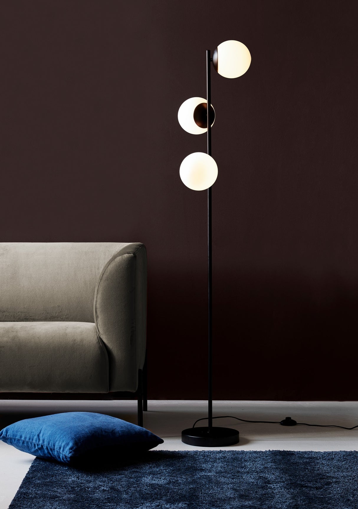 Lilly | Floor lamp | Black - Comet Lighting