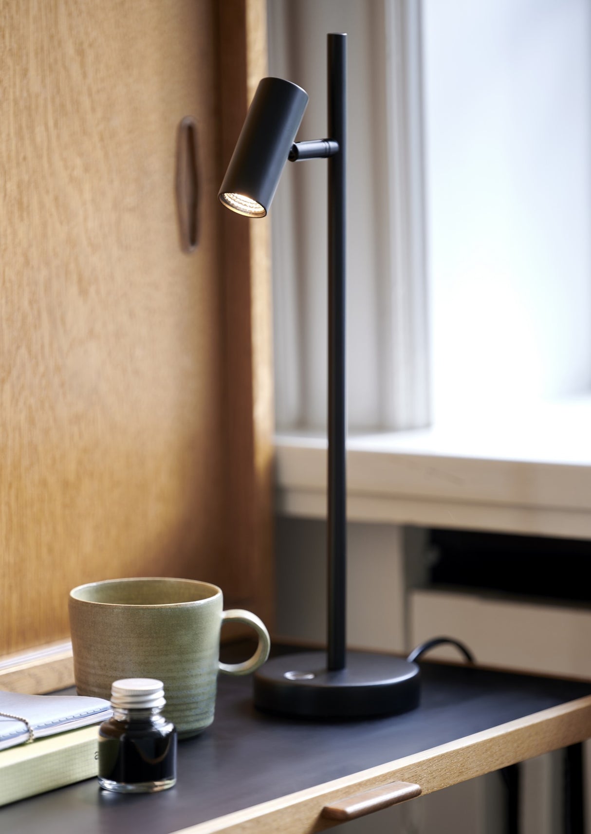 Omari | Table lamp | Black - Comet Lighting