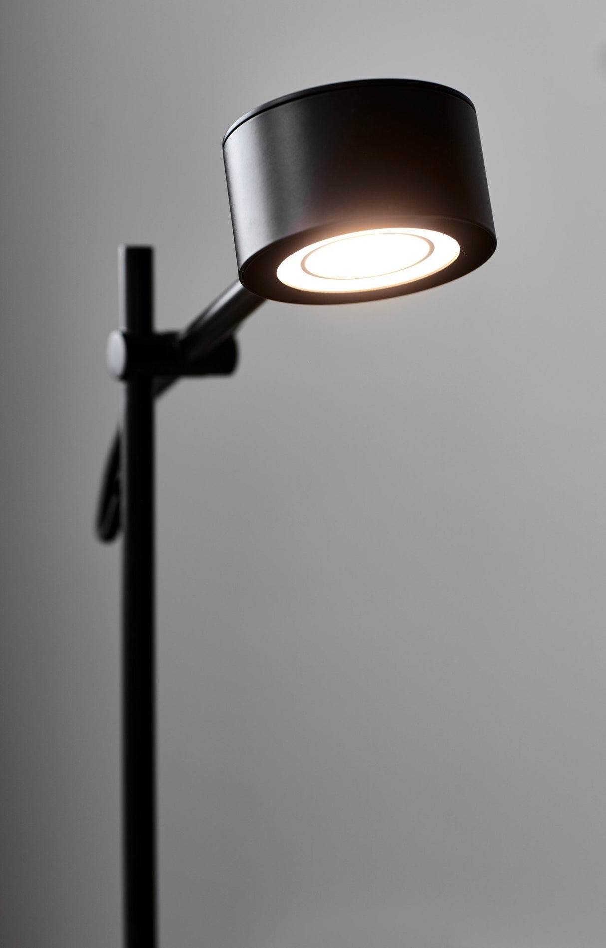 Clyde | Floor lamp | Black