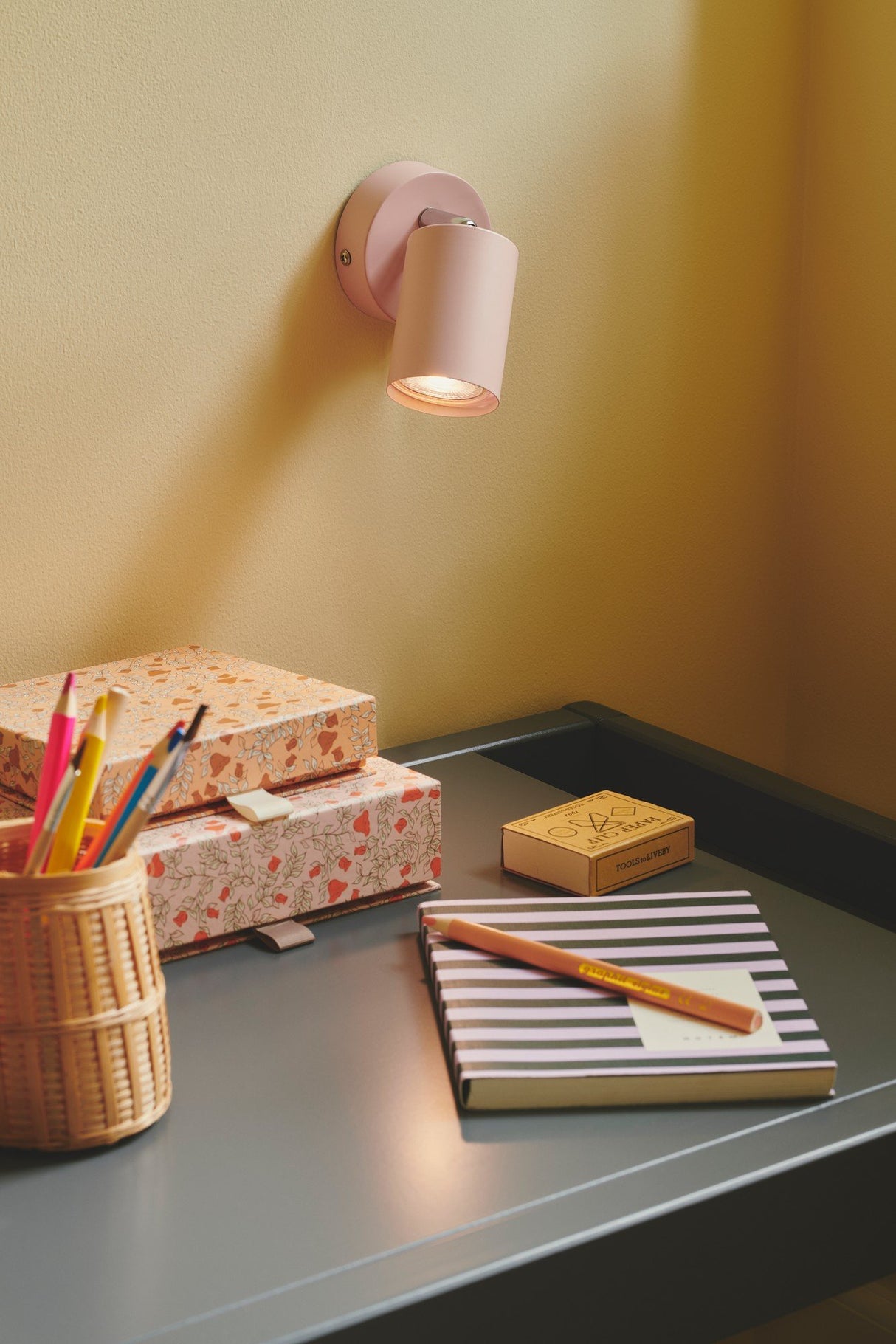 Explore | Wall light | Dusty rose - Comet Lighting