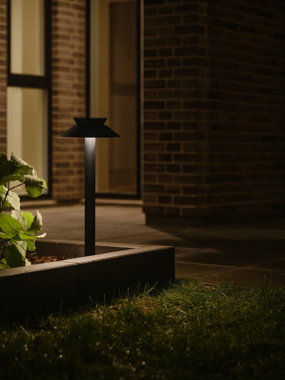 Justina Solar | Garden light | Black