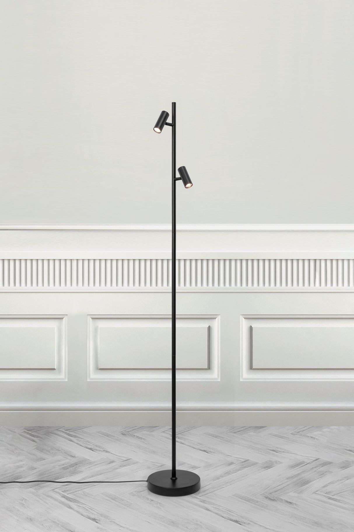 Omari | Floor lamp | Black - Comet Lighting