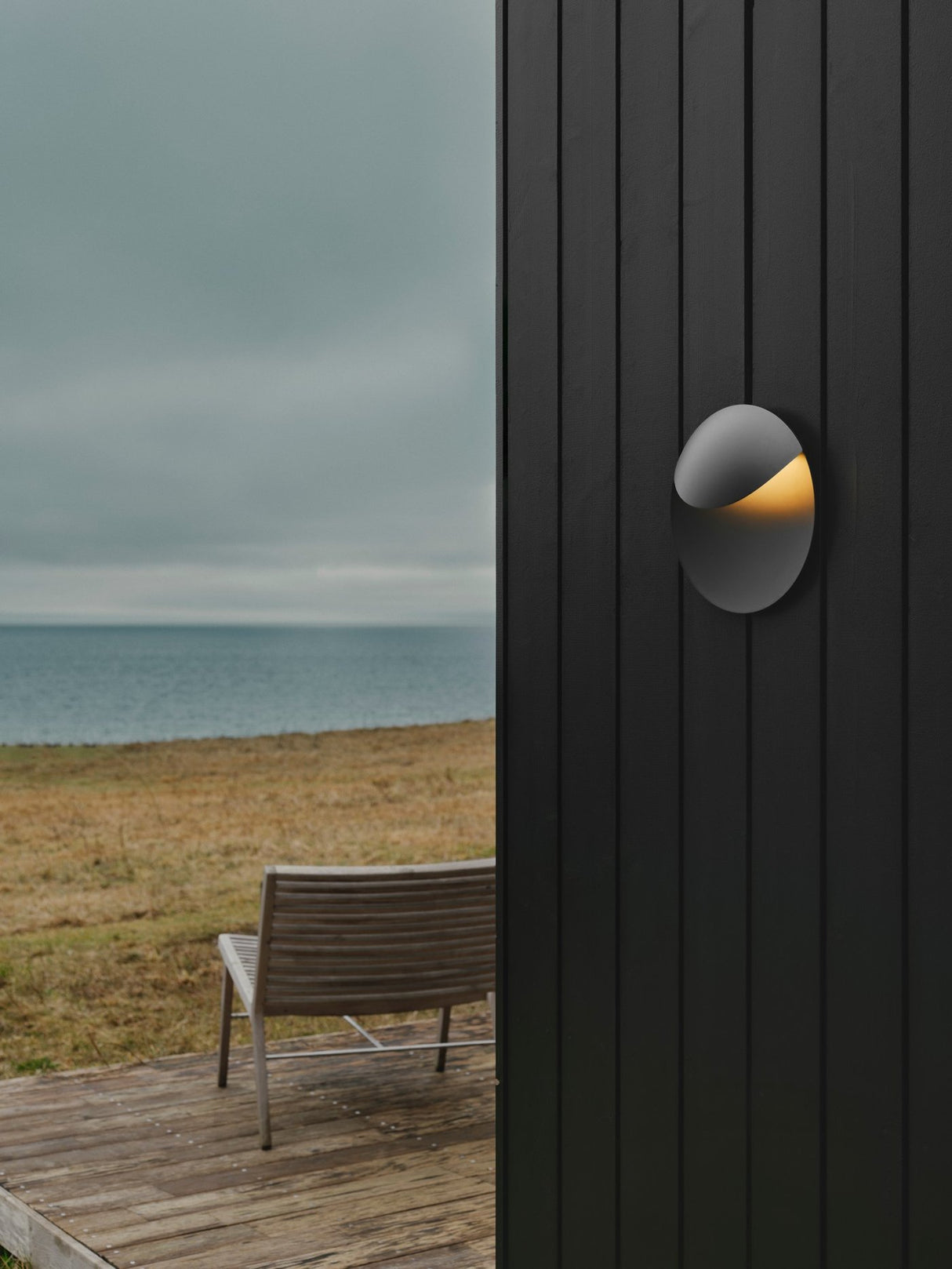 Valopin | Wall light | Seaside black
