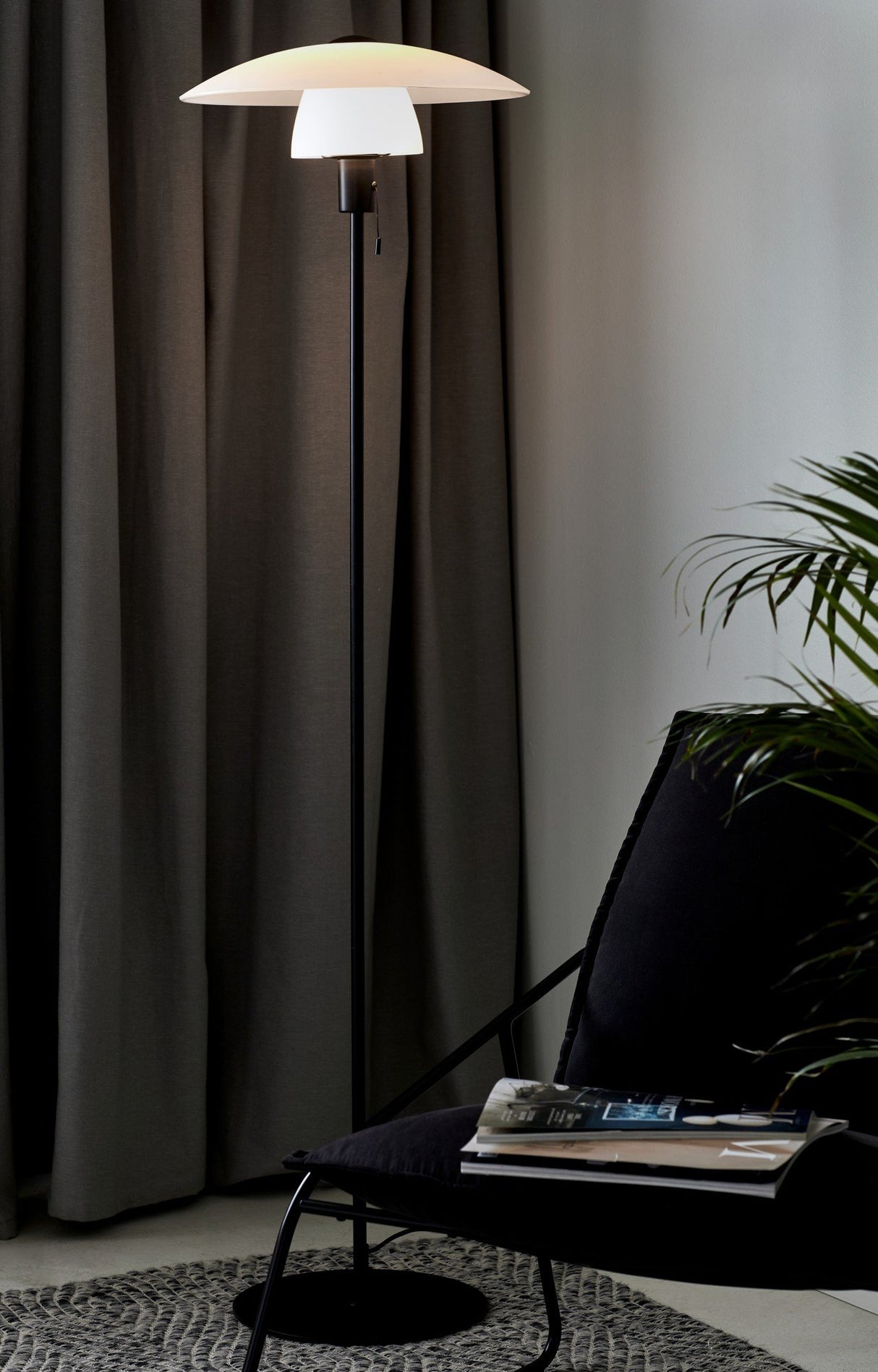 Verona | Floor lamp | Black - Comet Lighting