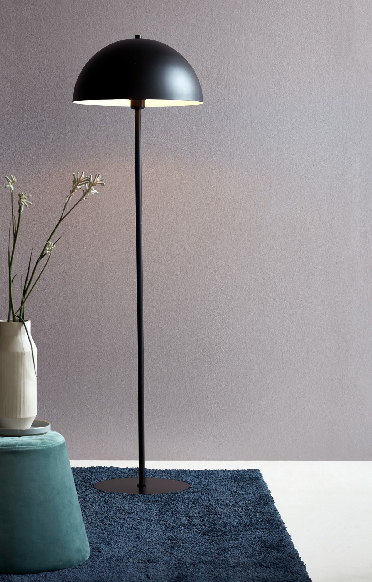 Ellen 40 | Floor lamp | Black - Comet Lighting