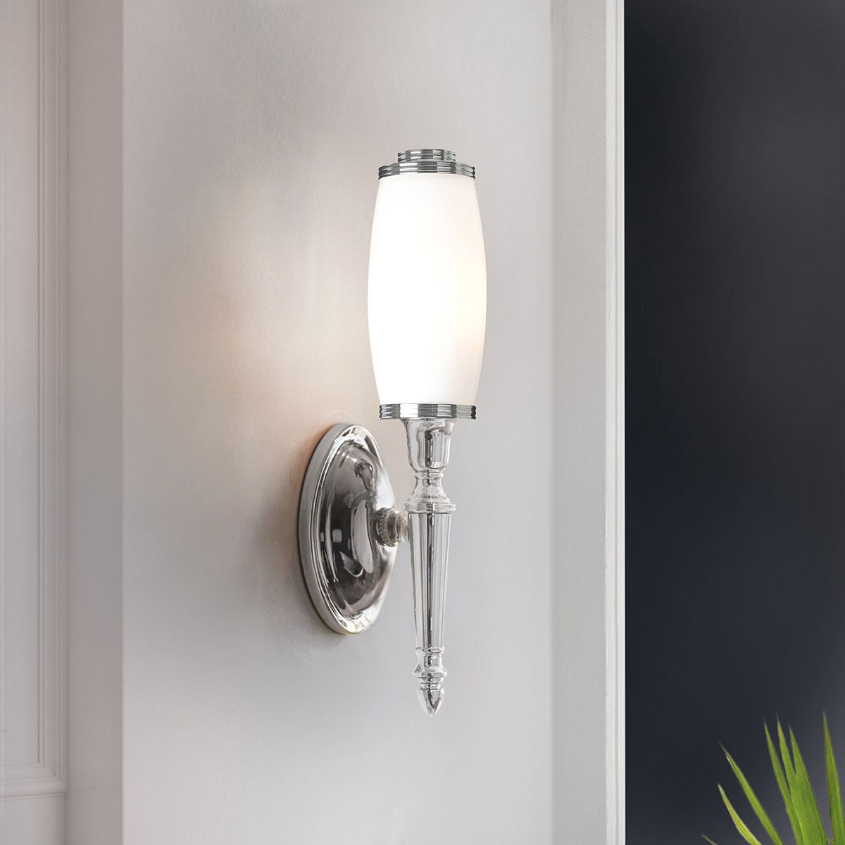 Dryden 1-Light Wall Light Chrome - Comet Lighting