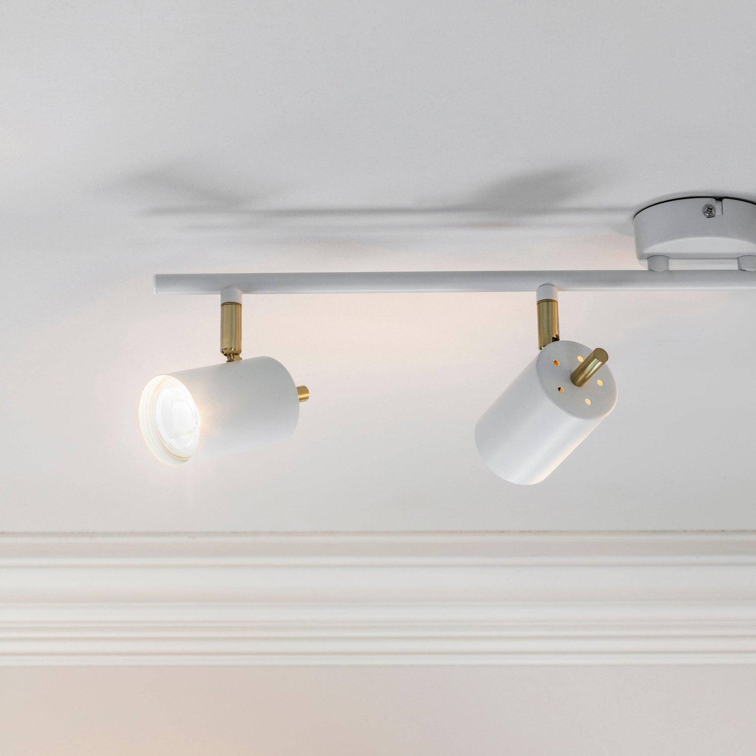 Gull 4-Light Bar Matt White - Comet Lighting
