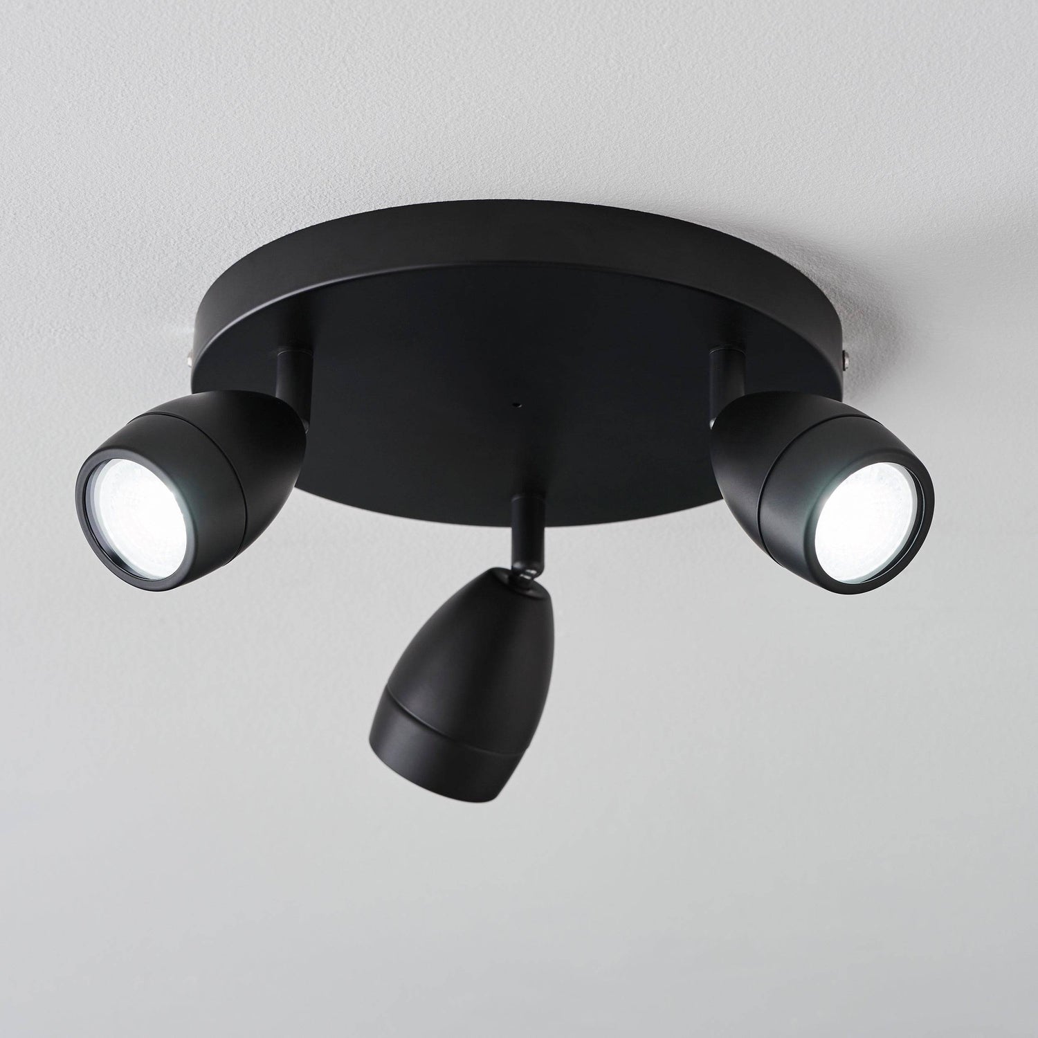 Porto 3lt Spot - Comet Lighting