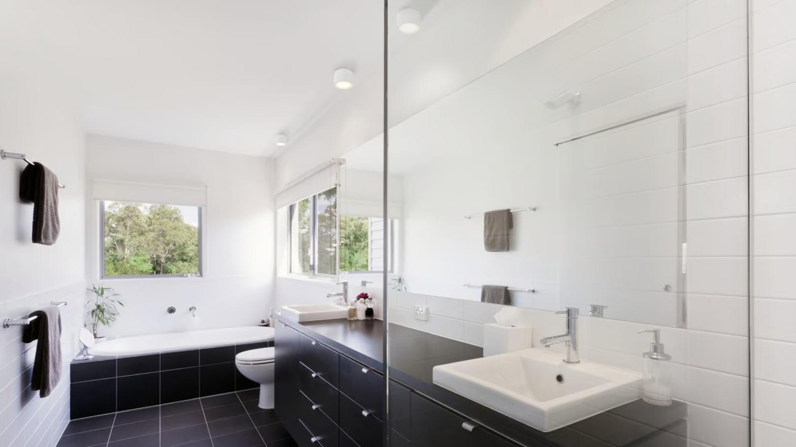 How to Light Your Bathroom With the Right Ceiling Lights?