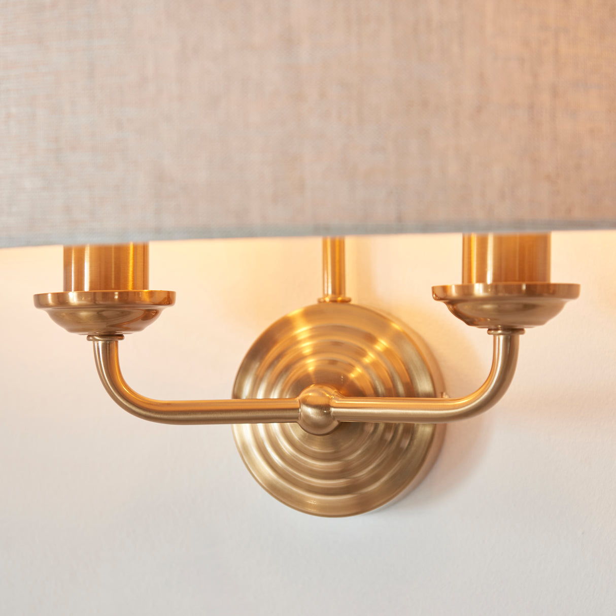 Highclere 2lt Wall - Comet Lighting