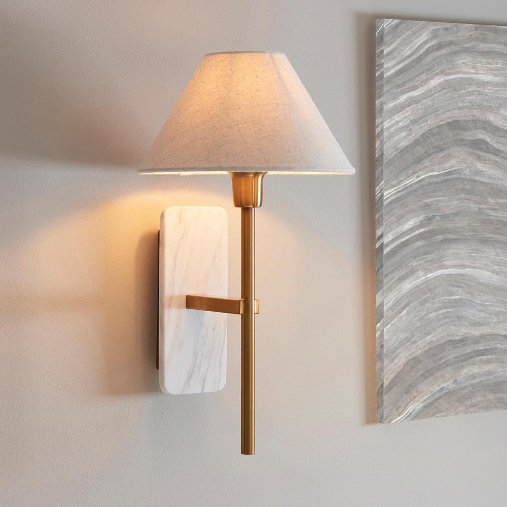 Faro Wall White volakas marble & vintage brass with natural linen