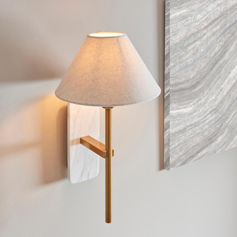 Faro Wall White volakas marble & vintage brass with natural linen