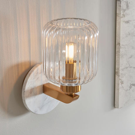 Travi Ribbed Wall White volakas marble, vintage brass & clear ribbed glass