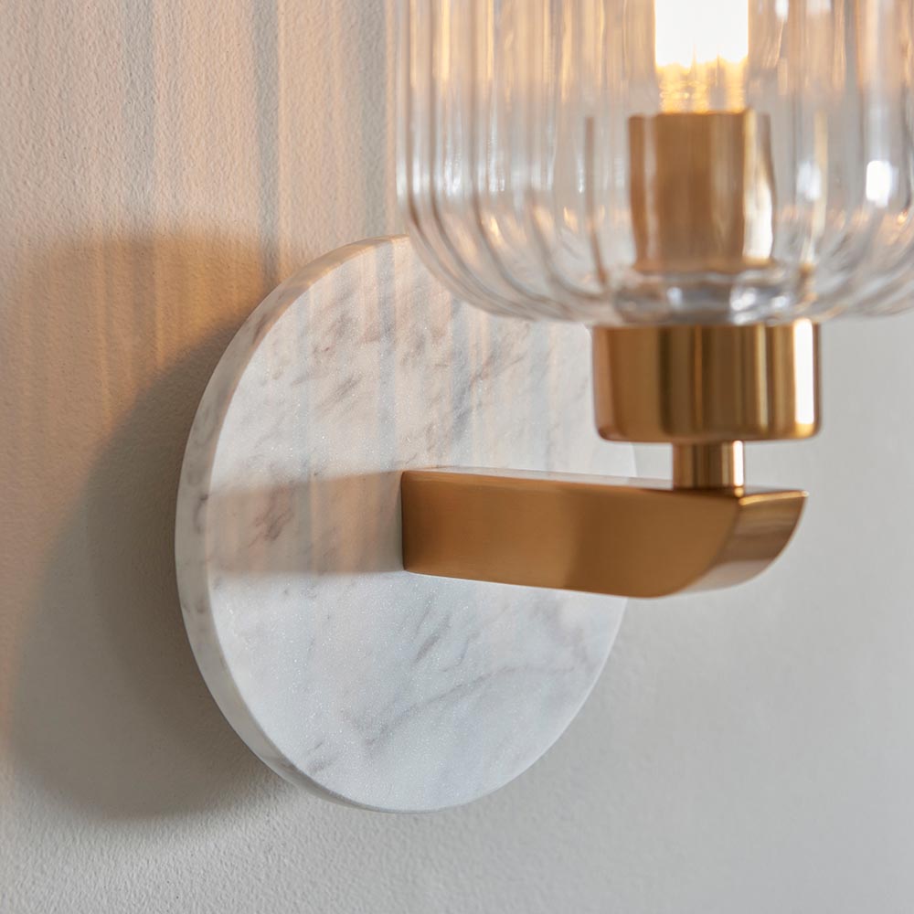 Travi Ribbed Wall White volakas marble, vintage brass & clear ribbed glass