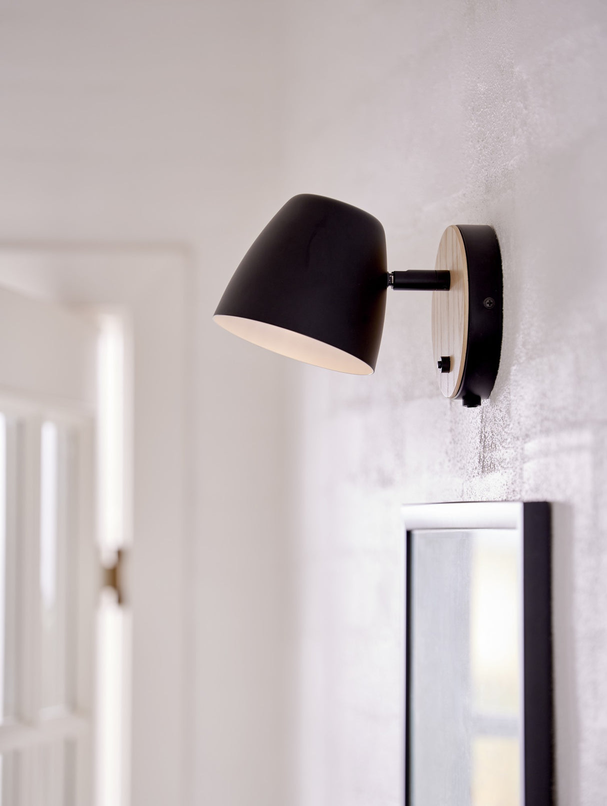 Theo | Wall light | Black - Comet Lighting