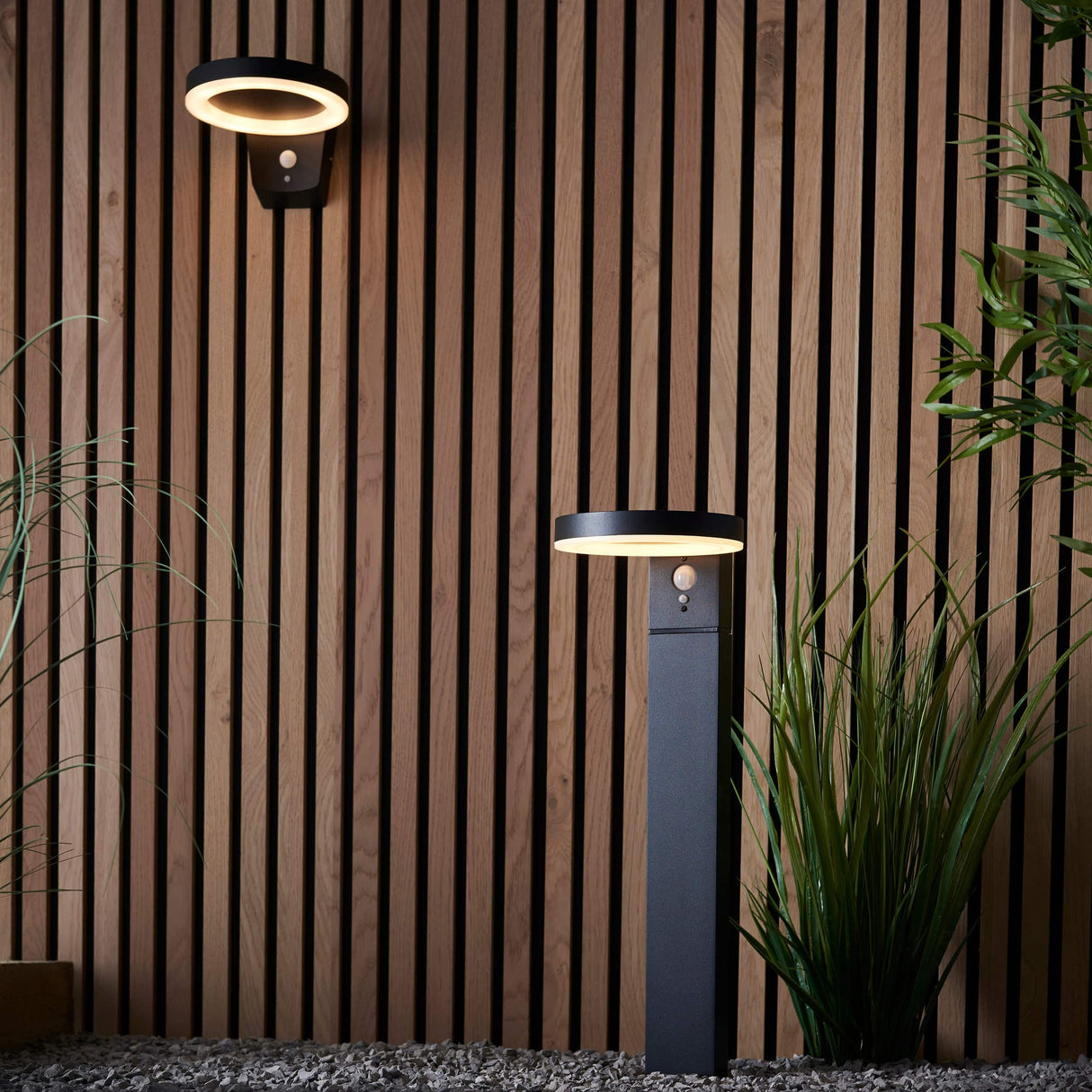 Ebro Solar Wall Light Black w/ PIR - Comet Lighting