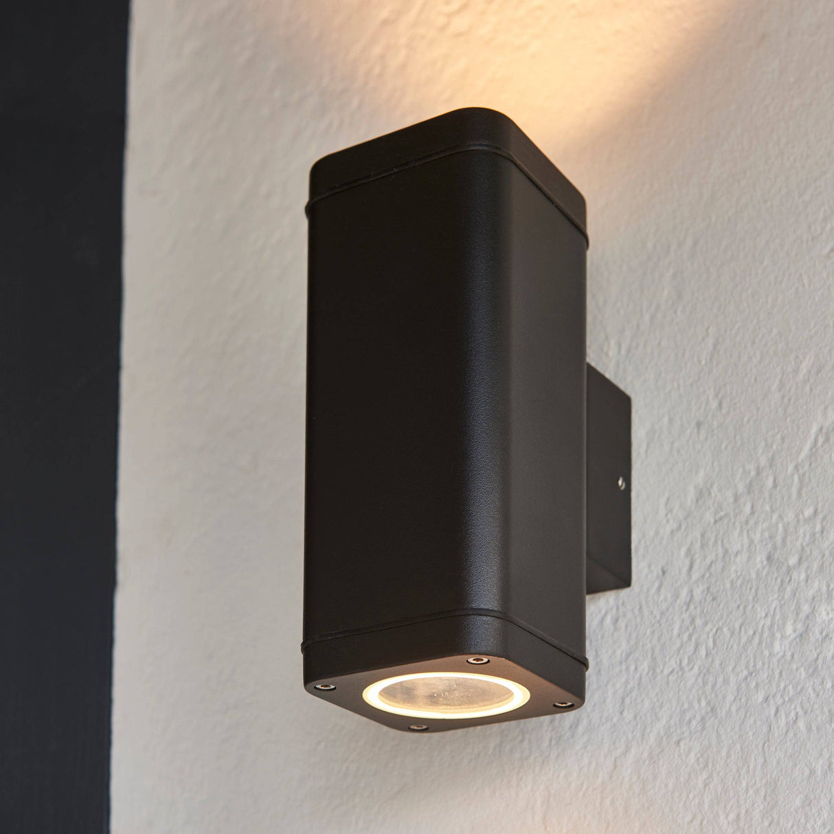 Milton 2lt Wall - Comet Lighting