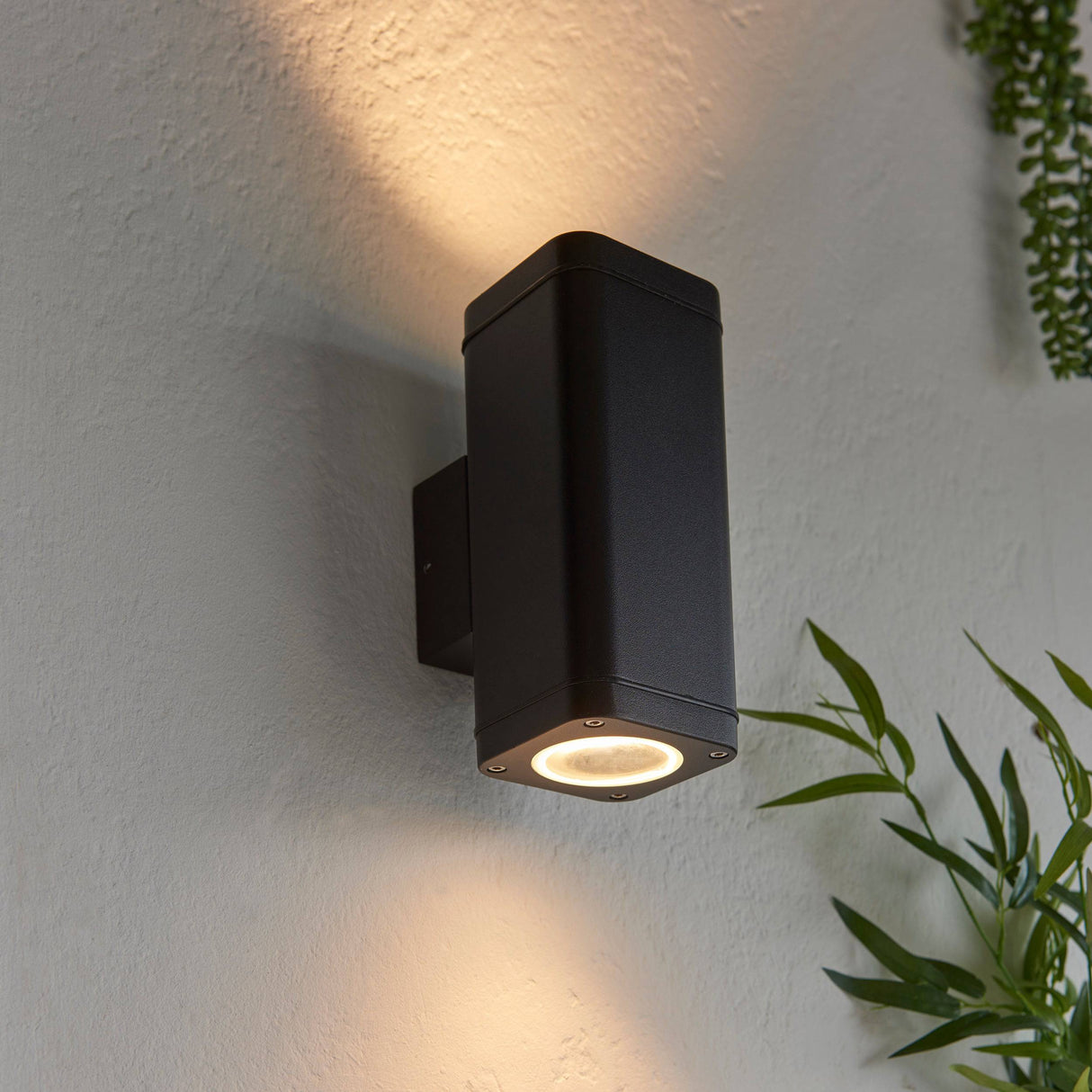 Milton 2lt Wall - Comet Lighting