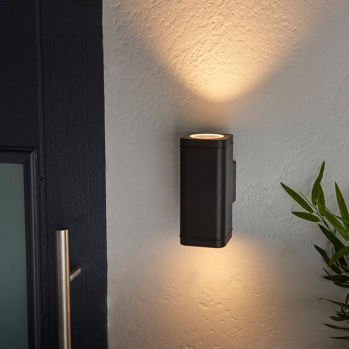 Milton 2lt Wall - Comet Lighting