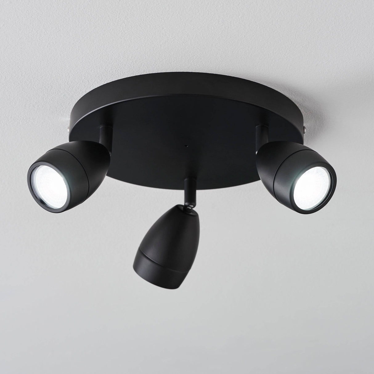 Porto 3lt Spot - Comet Lighting