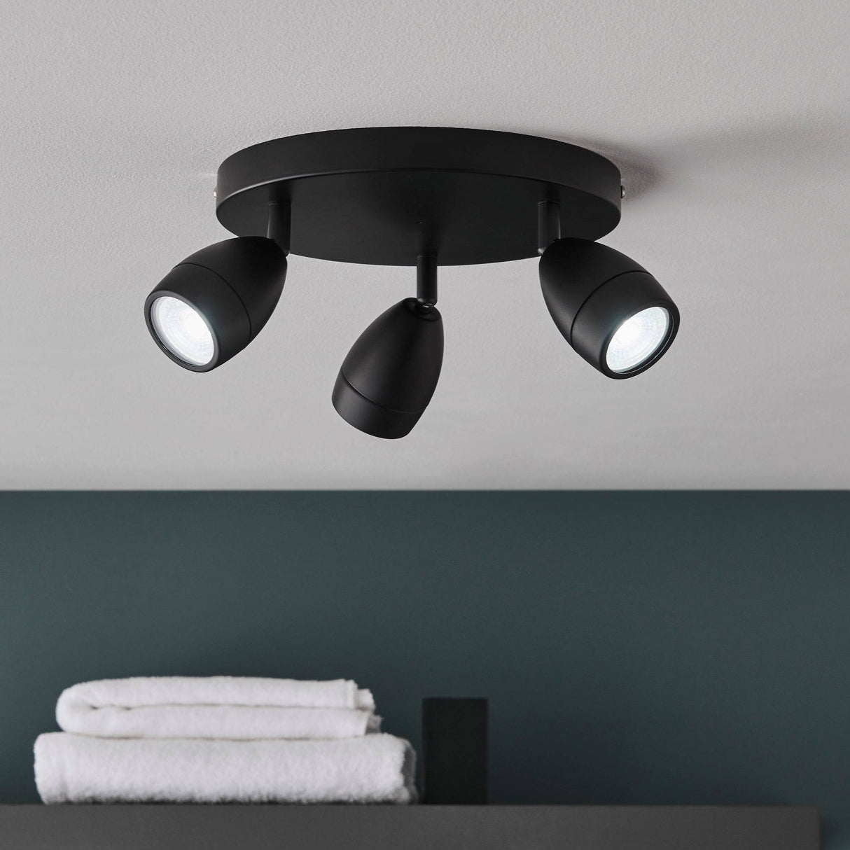 Porto 3lt Spot - Comet Lighting