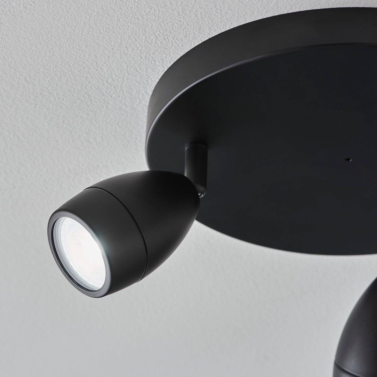 Porto 3lt Spot - Comet Lighting
