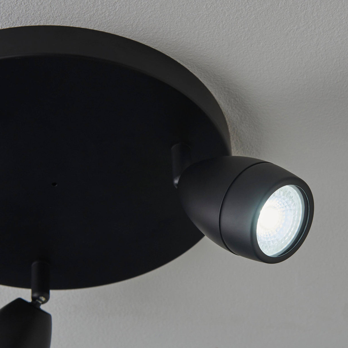 Porto 3lt Spot - Comet Lighting
