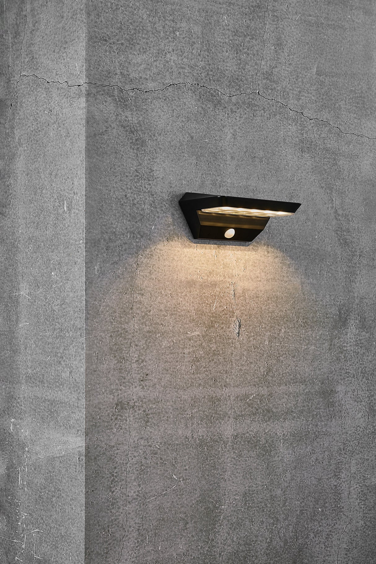 Agena Solar | Wall light | Black - Comet Lighting